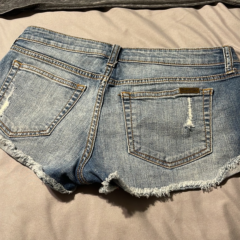 Shorts - Picture 2 of 5